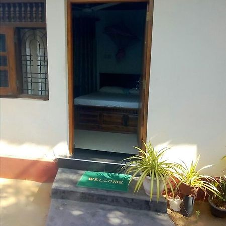 Nethmi Rooms Negombo Exterior foto